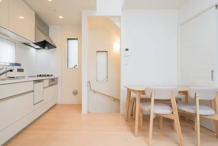 駒込の一戸建てのキッチンとダイニング
